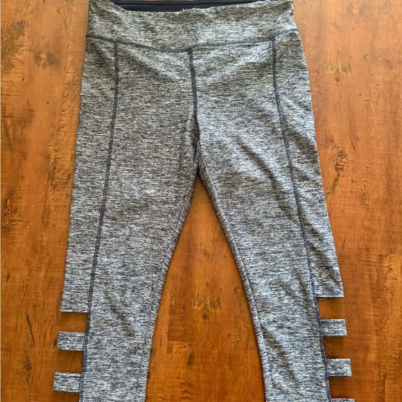 VOGO Athletica blue capri leggings - Picture 1 of 4